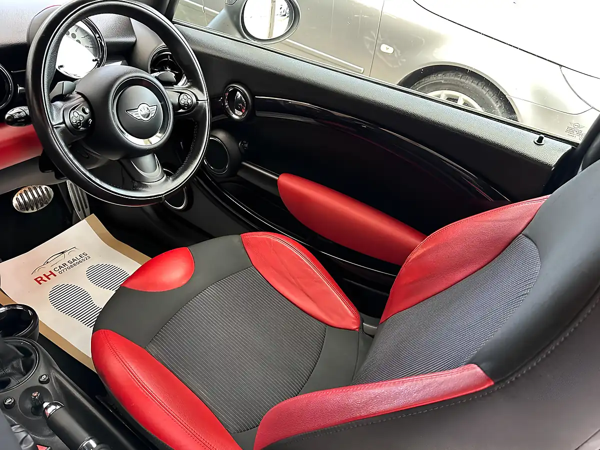 Used 2010 MINI Hatch Cooper S Black - Interior and Exterior details 5