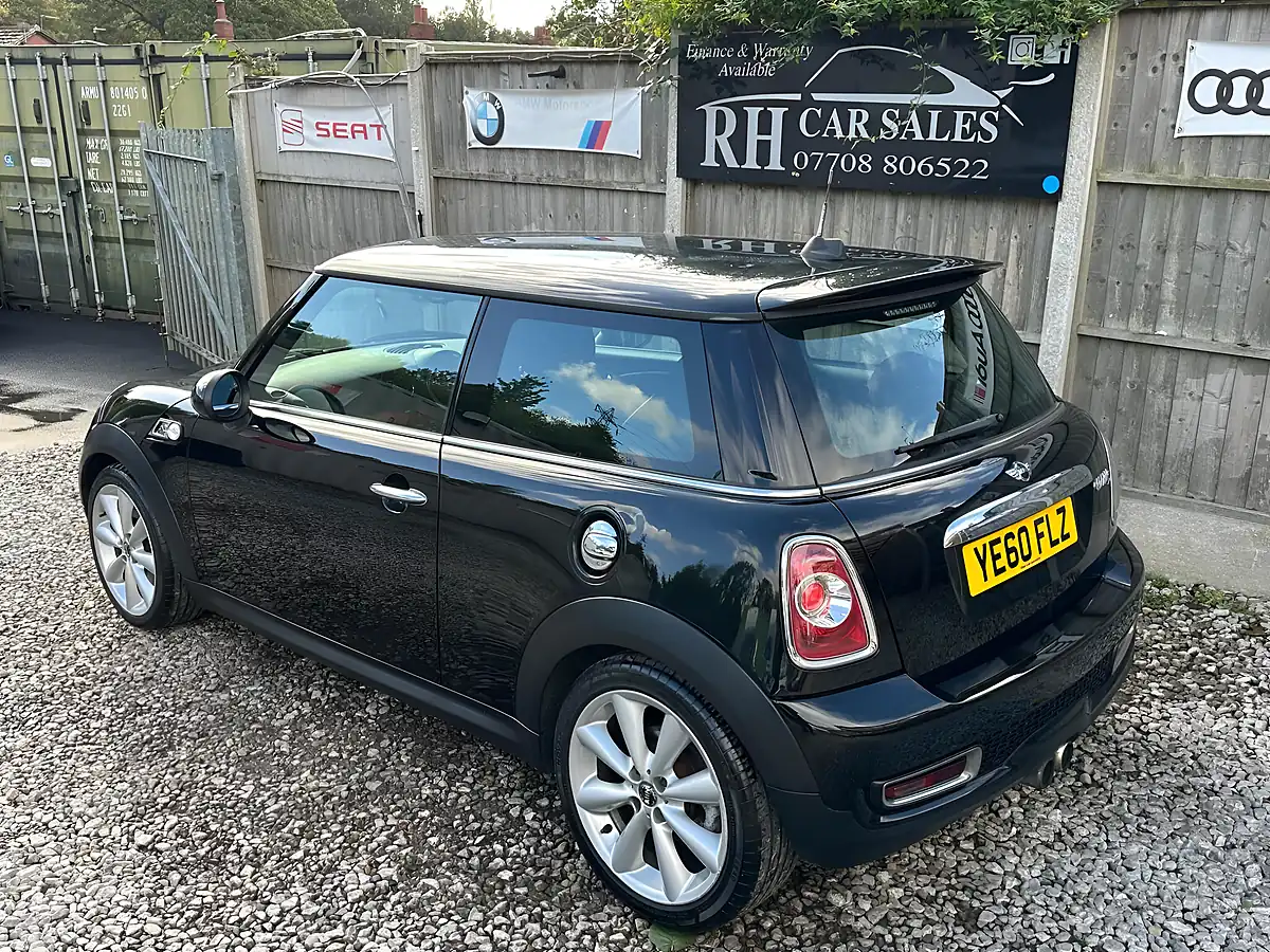 Used 2010 MINI Hatch Cooper S Black - Interior and Exterior details 7