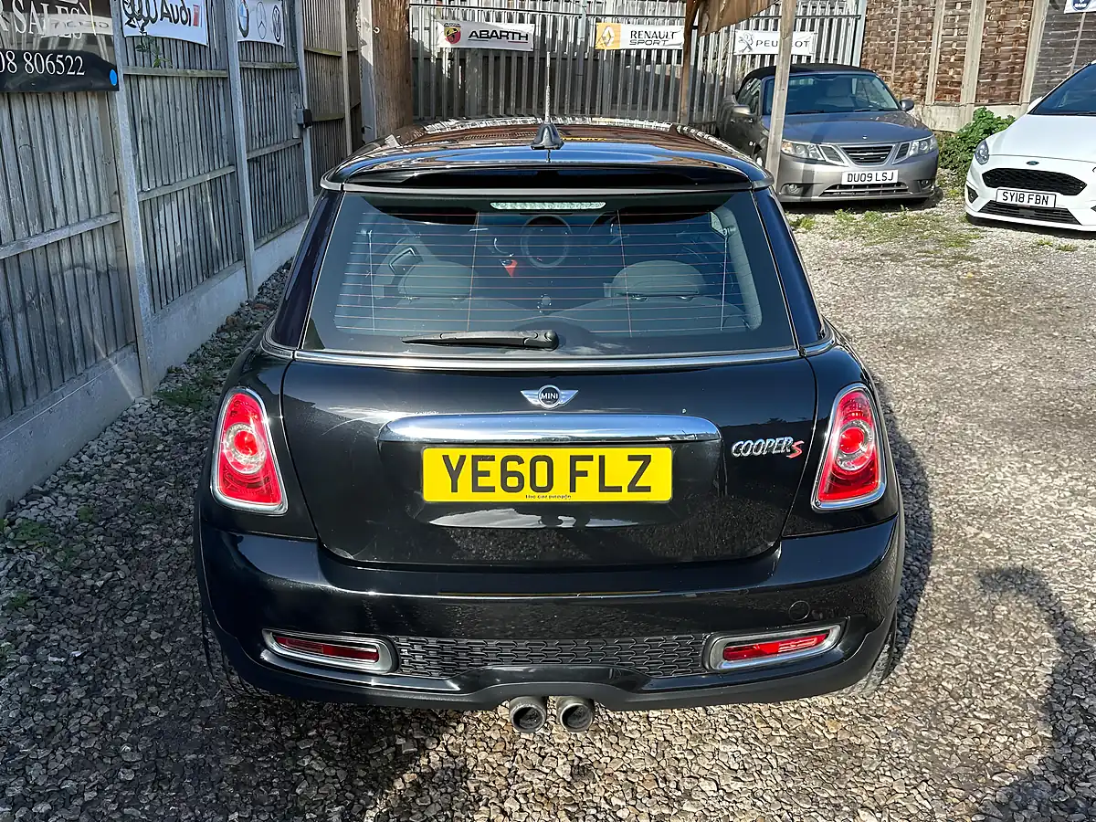 Used 2010 MINI Hatch Cooper S Black - Interior and Exterior details 8