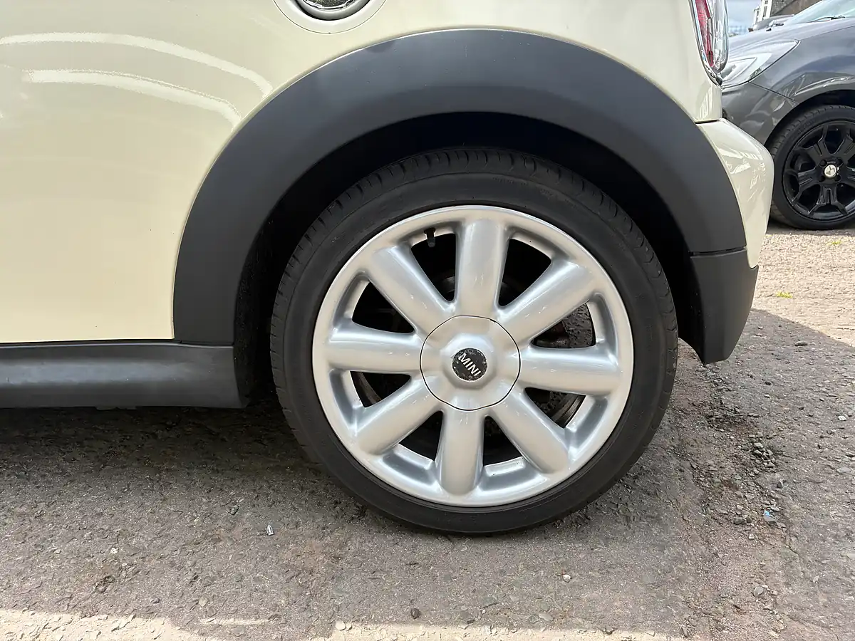 Used 2010 MINI Hatch Cooper S White - Interior and Exterior details 11