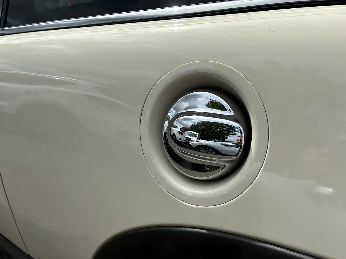 Used 2010 MINI Hatch Cooper S White - Interior and Exterior details 12