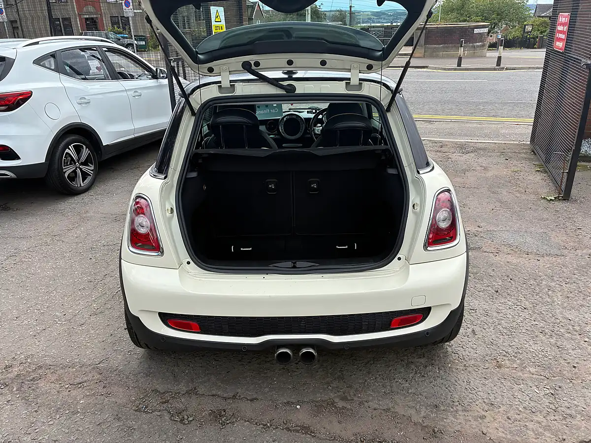 Used 2010 MINI Hatch Cooper S White - Interior and Exterior details 13
