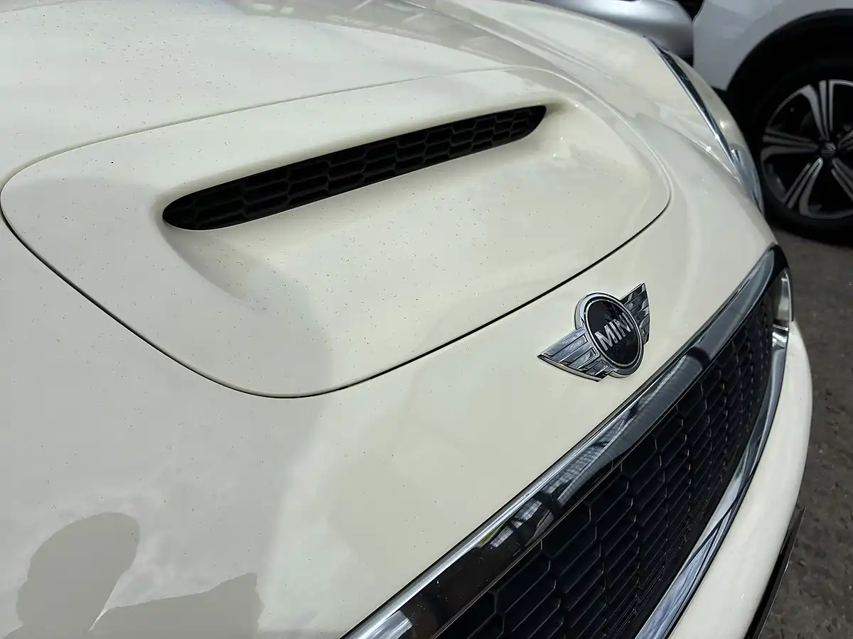 Used 2010 MINI Hatch Cooper S White - Interior and Exterior details 15