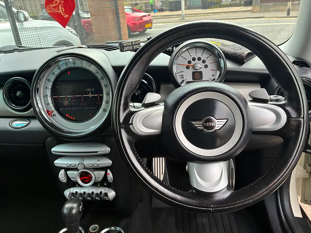 Used 2010 MINI Hatch Cooper S White - Interior and Exterior details 16
