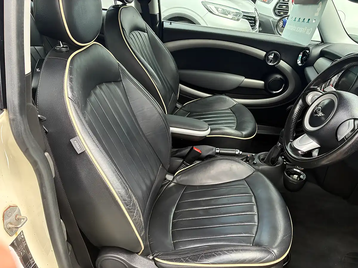 Used 2010 MINI Hatch Cooper S White - Interior and Exterior details 18