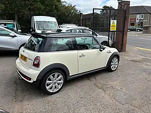 Used 2010 MINI Hatch Cooper S White - Interior and Exterior details 3
