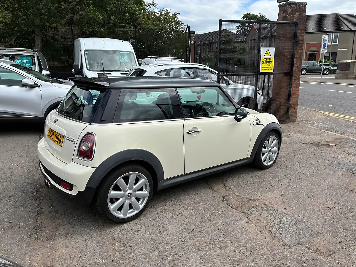 Used 2010 MINI Hatch Cooper S White - Interior and Exterior details 3