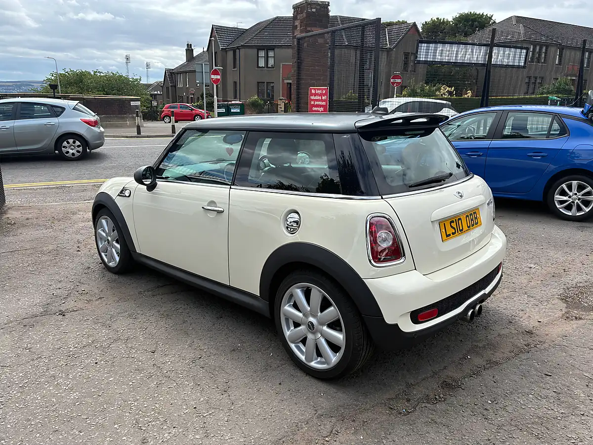 Used 2010 MINI Hatch Cooper S White - Interior and Exterior details 5
