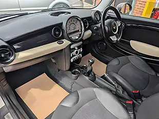 Used 2010 MINI Hatch Cooper White - Interior and Exterior details 10