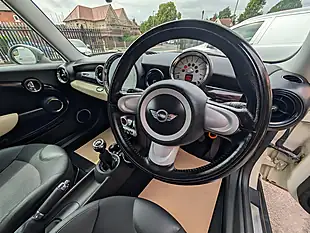 Used 2010 MINI Hatch Cooper White - Interior and Exterior details 12