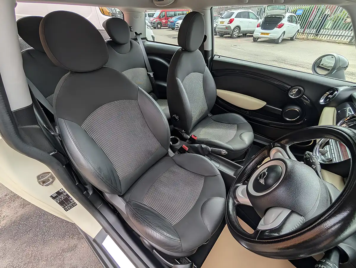 Used 2010 MINI Hatch Cooper White - Interior and Exterior details 13