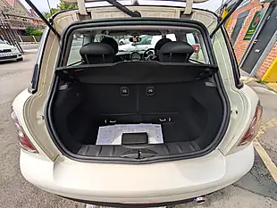 Used 2010 MINI Hatch Cooper White - Interior and Exterior details 15