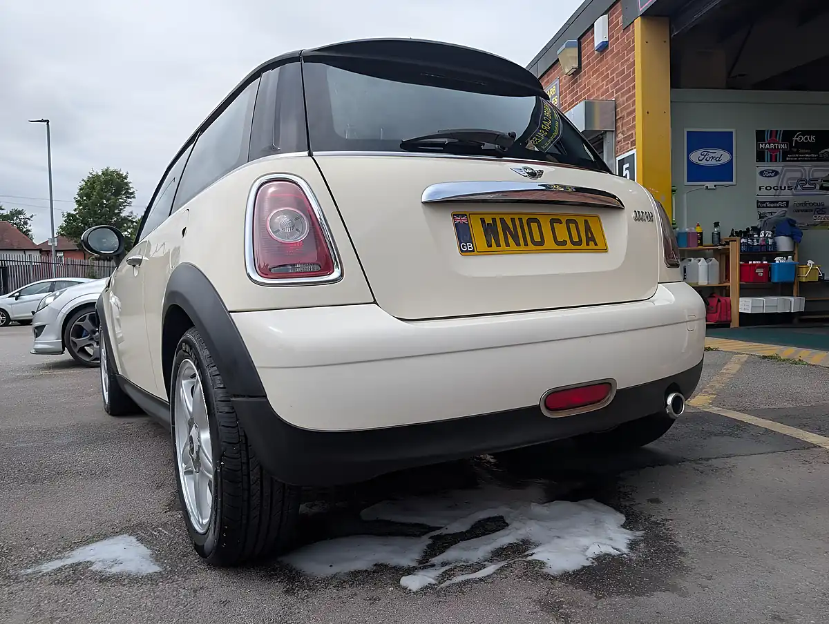 Used 2010 MINI Hatch Cooper White - Interior and Exterior details 2