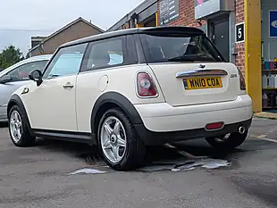 Used 2010 MINI Hatch Cooper White - Interior and Exterior details 4