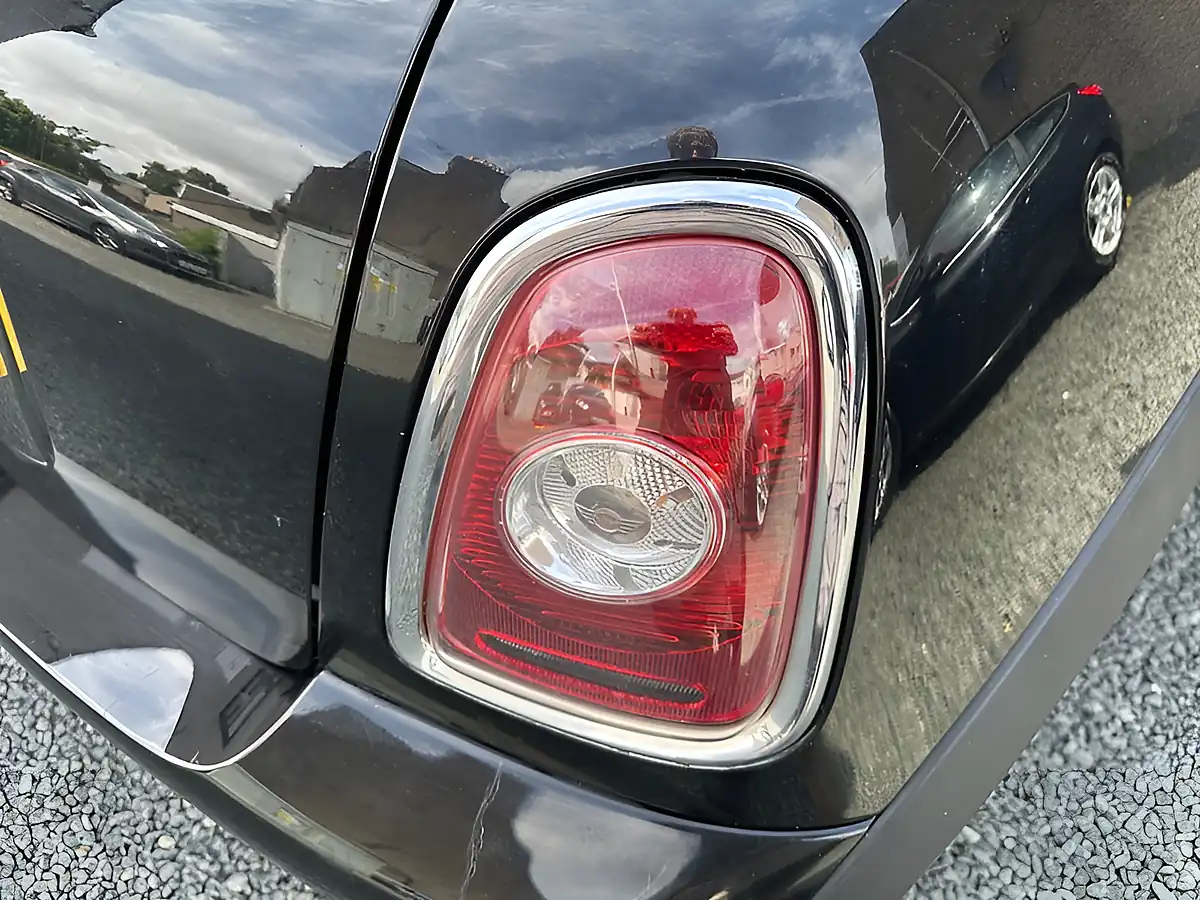 Used 2010 MINI Hatch One Black - Interior and Exterior details 10