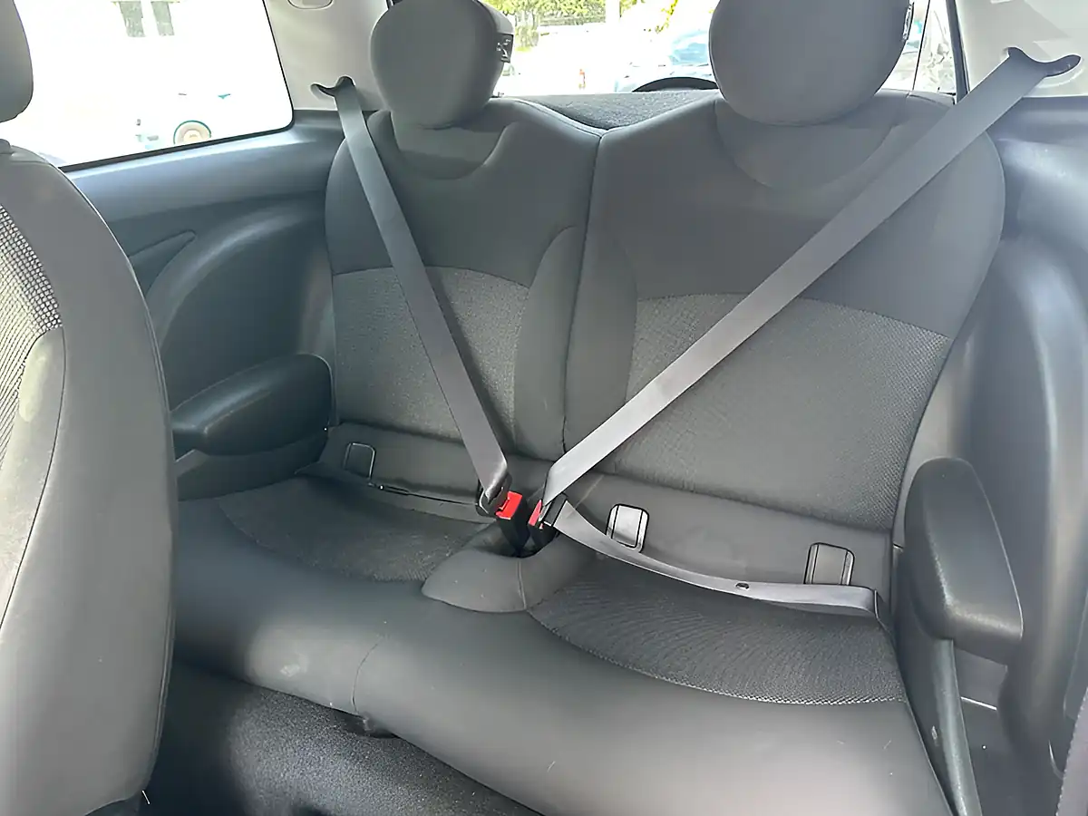 Used 2010 MINI Hatch One Black - Interior and Exterior details 15