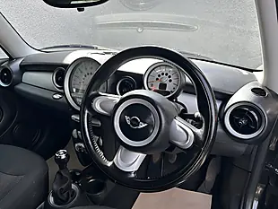 Used 2010 MINI Hatch One Black - Interior and Exterior details 17