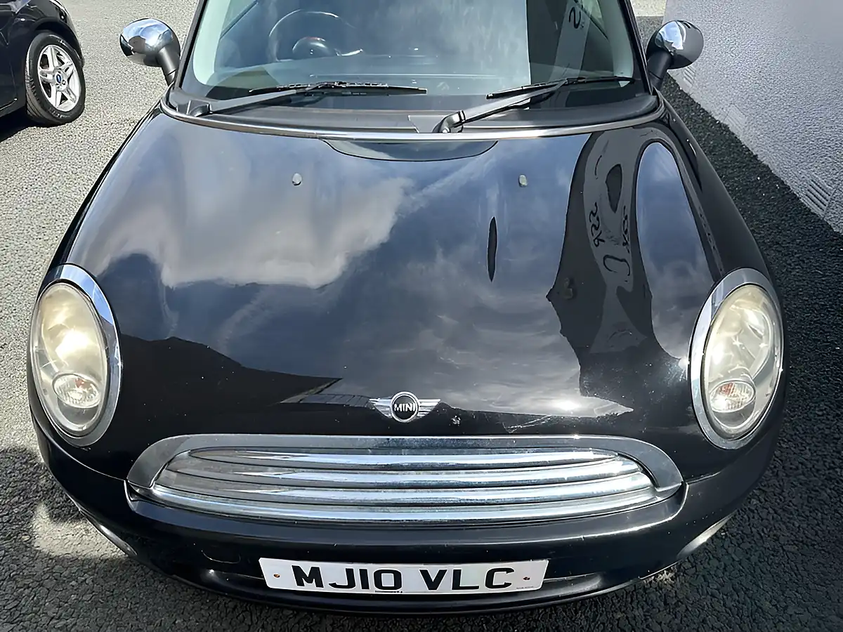 Used 2010 MINI Hatch One Black - Interior and Exterior details 3