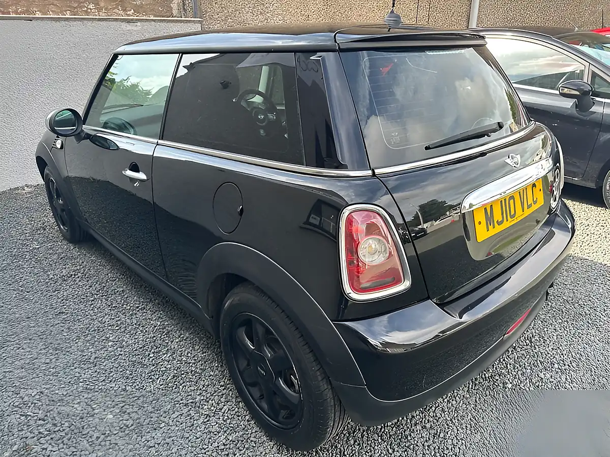 Used 2010 MINI Hatch One Black - Interior and Exterior details 5