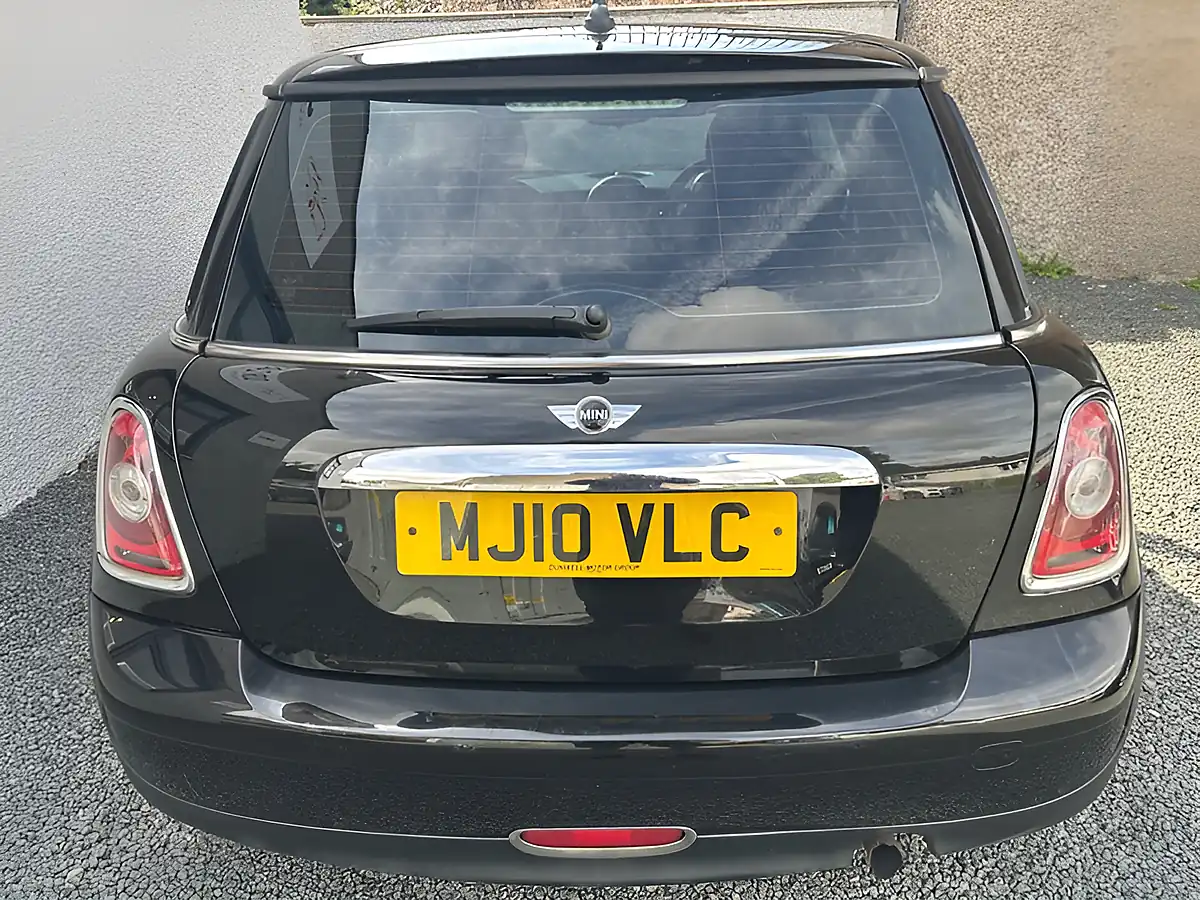 Used 2010 MINI Hatch One Black - Interior and Exterior details 6