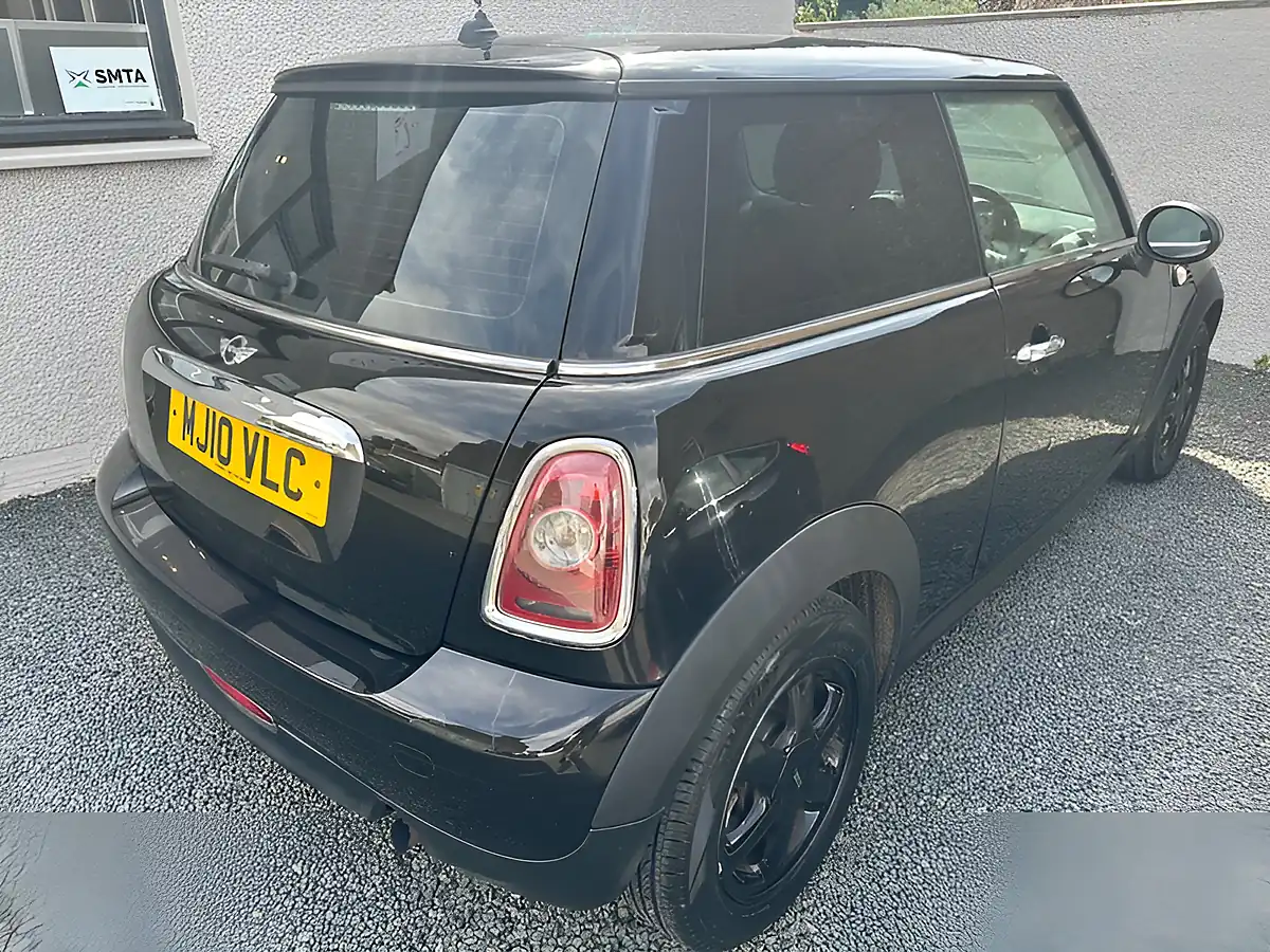 Used 2010 MINI Hatch One Black - Interior and Exterior details 7