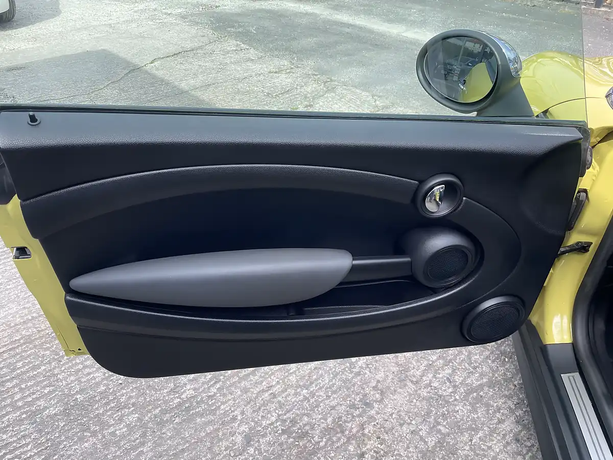 Used 2010 MINI Hatch One (pepper Pack) Interchange Yellow - Interior and Exterior details 11