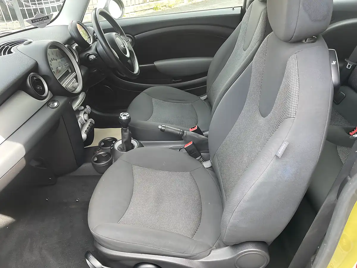 Used 2010 MINI Hatch One (pepper Pack) Interchange Yellow - Interior and Exterior details 13
