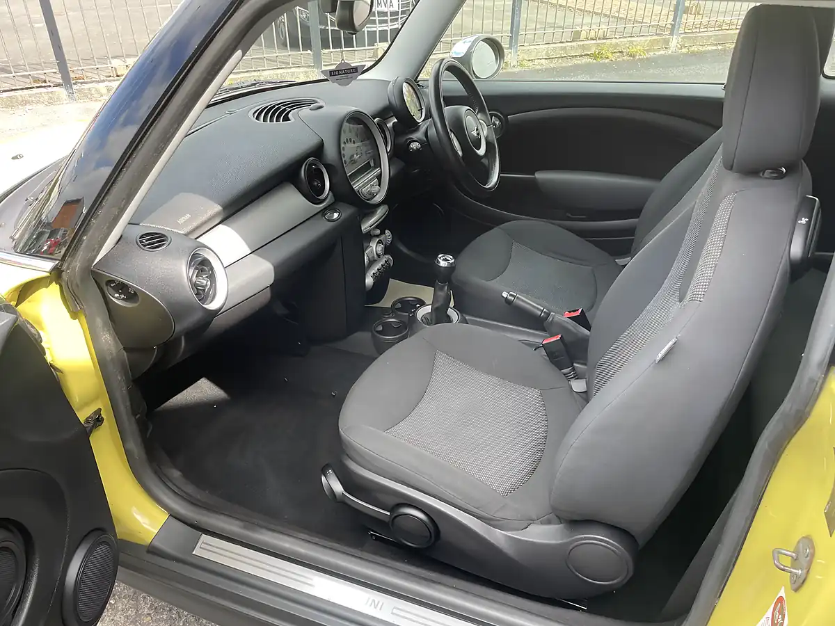 Used 2010 MINI Hatch One (pepper Pack) Interchange Yellow - Interior and Exterior details 14