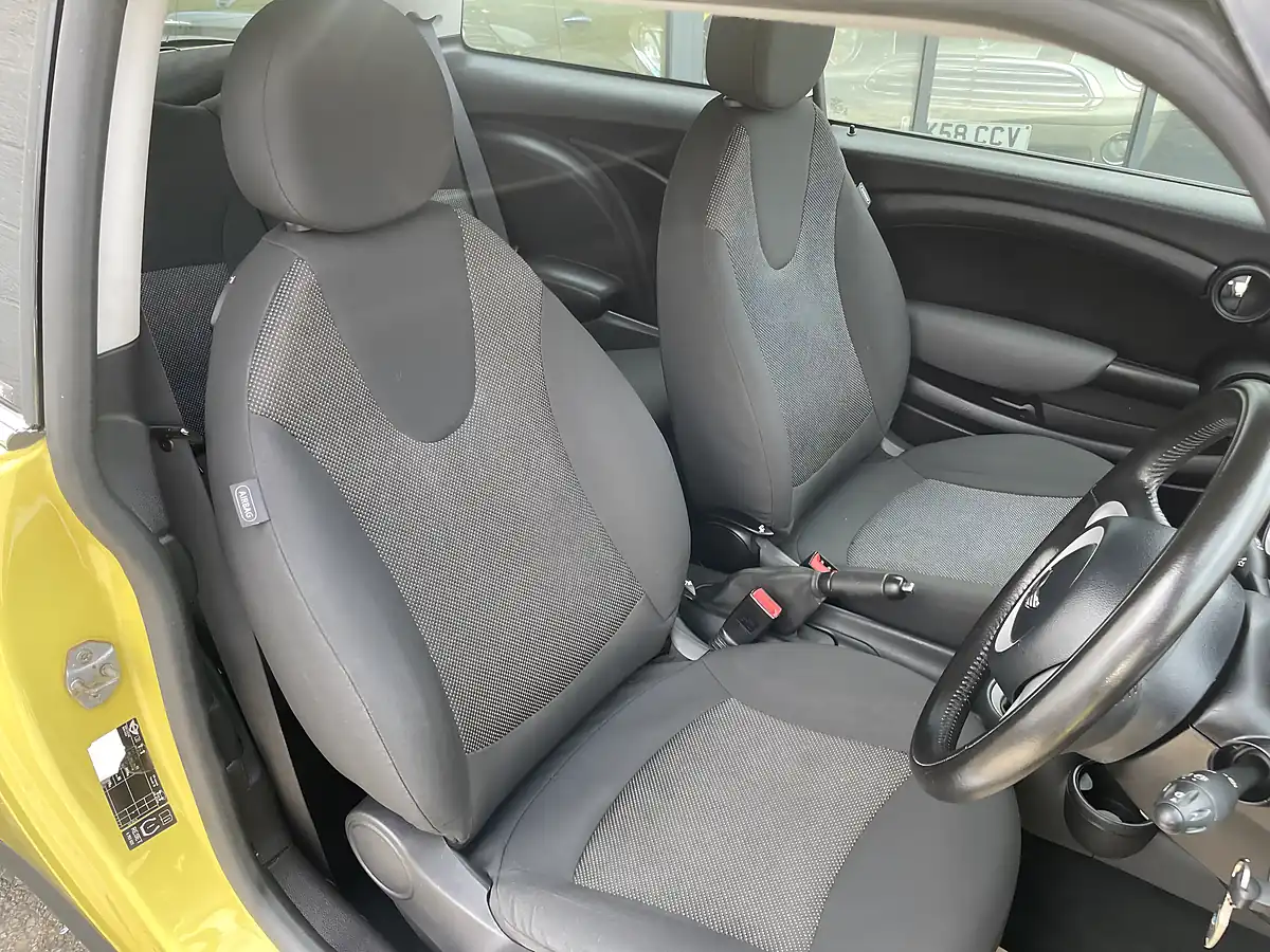 Used 2010 MINI Hatch One (pepper Pack) Interchange Yellow - Interior and Exterior details 15