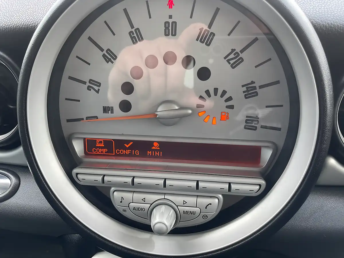 Used 2010 MINI Hatch One (pepper Pack) Interchange Yellow - Interior and Exterior details 16