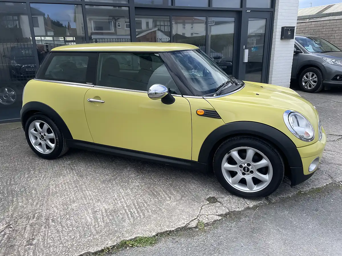 Used 2010 MINI Hatch One (pepper Pack) Interchange Yellow - Interior and Exterior details 2