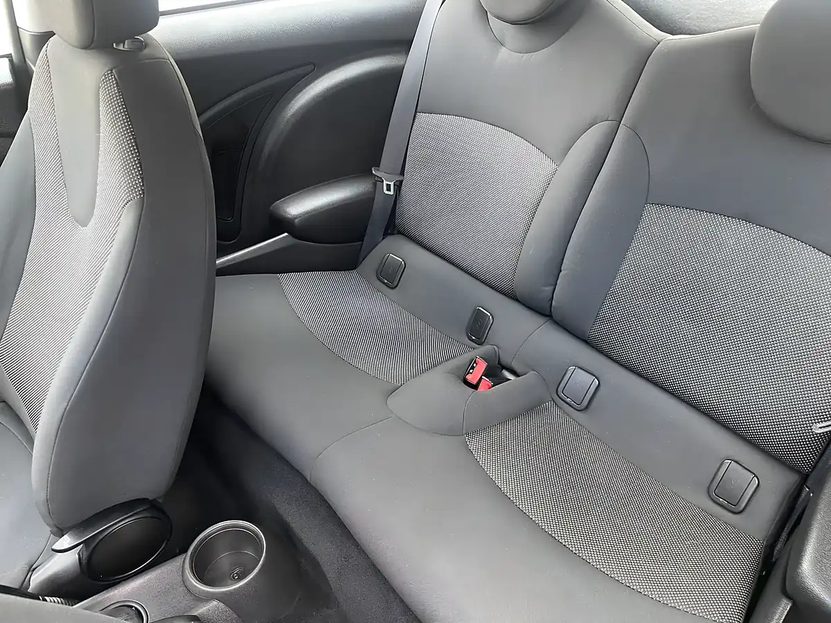 Used 2010 MINI Hatch One (pepper Pack) Interchange Yellow - Interior and Exterior details 20