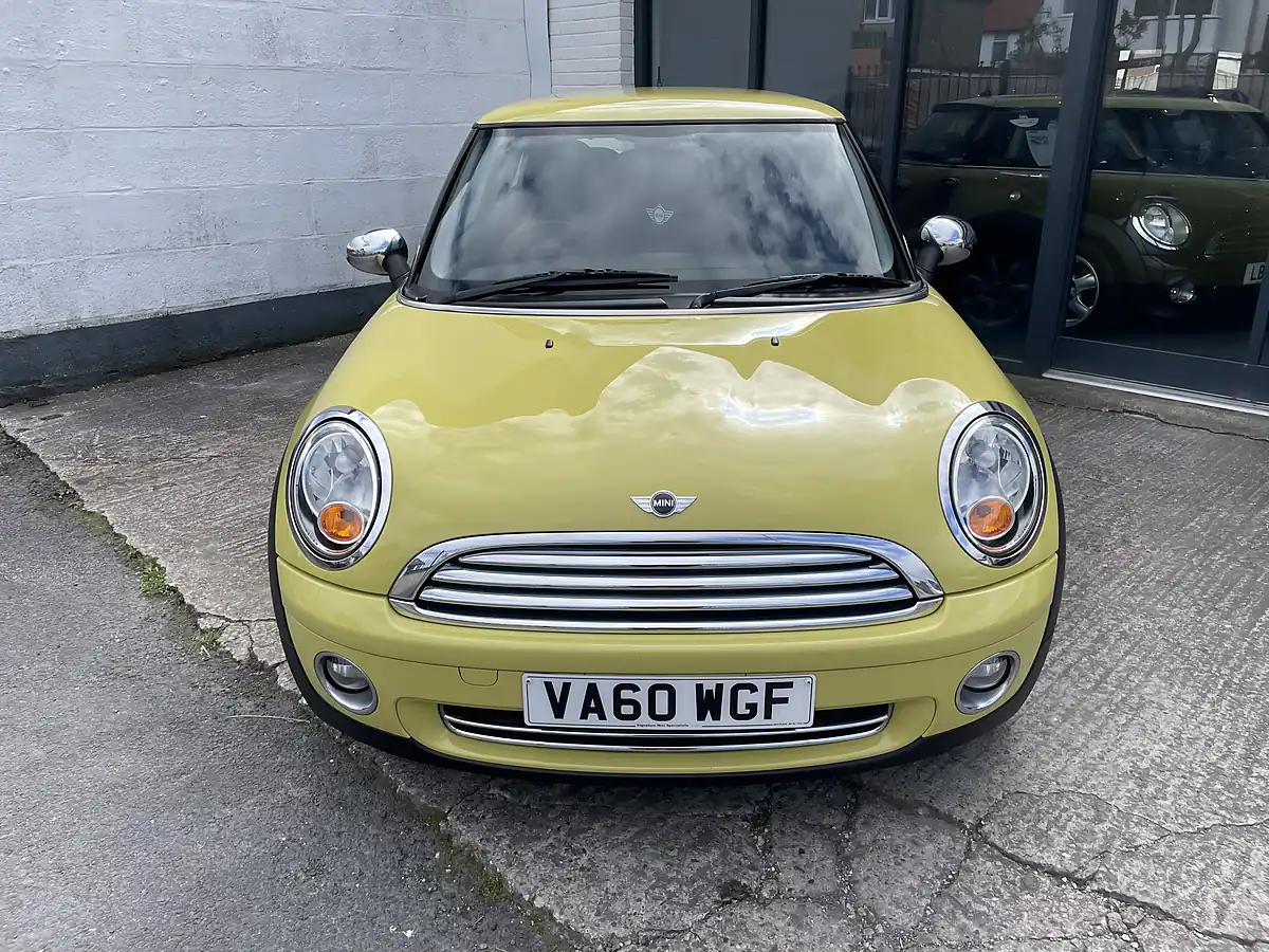 Used 2010 MINI Hatch One (pepper Pack) Interchange Yellow - Interior and Exterior details 3