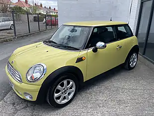 Used 2010 MINI Hatch One (pepper Pack) Interchange Yellow - Interior and Exterior details 4