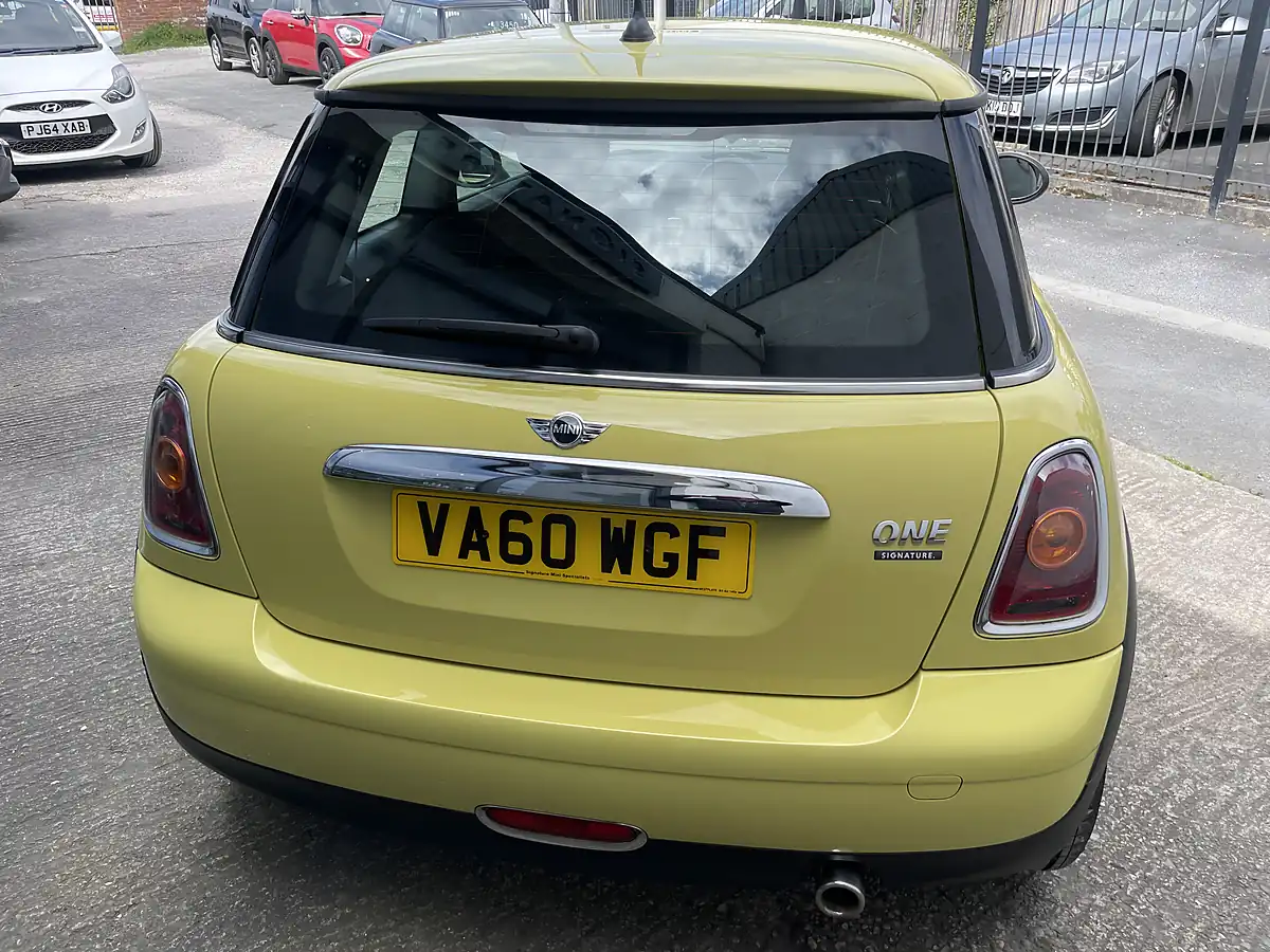 Used 2010 MINI Hatch One (pepper Pack) Interchange Yellow - Interior and Exterior details 6