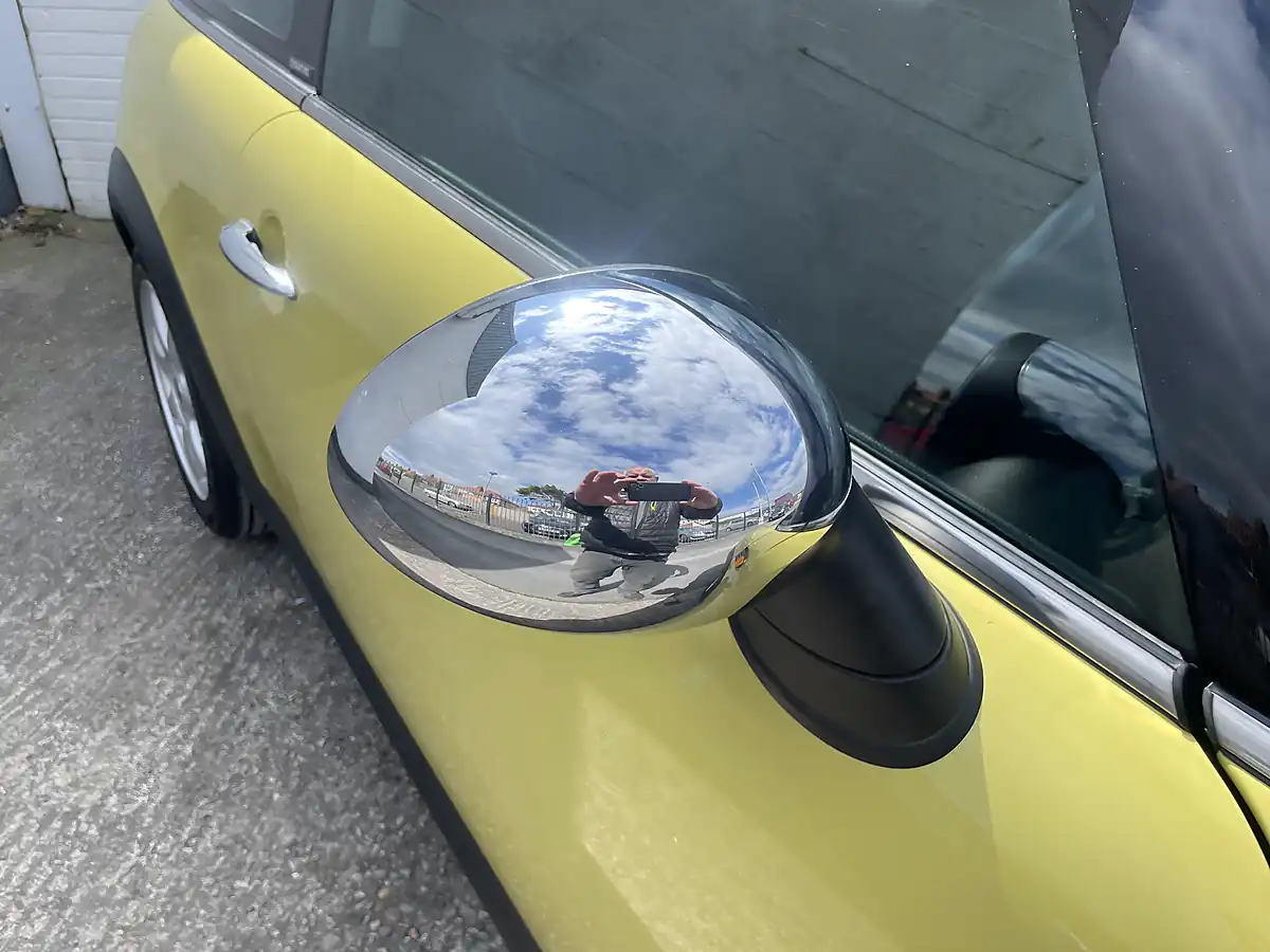 Used 2010 MINI Hatch One (pepper Pack) Interchange Yellow - Interior and Exterior details 9