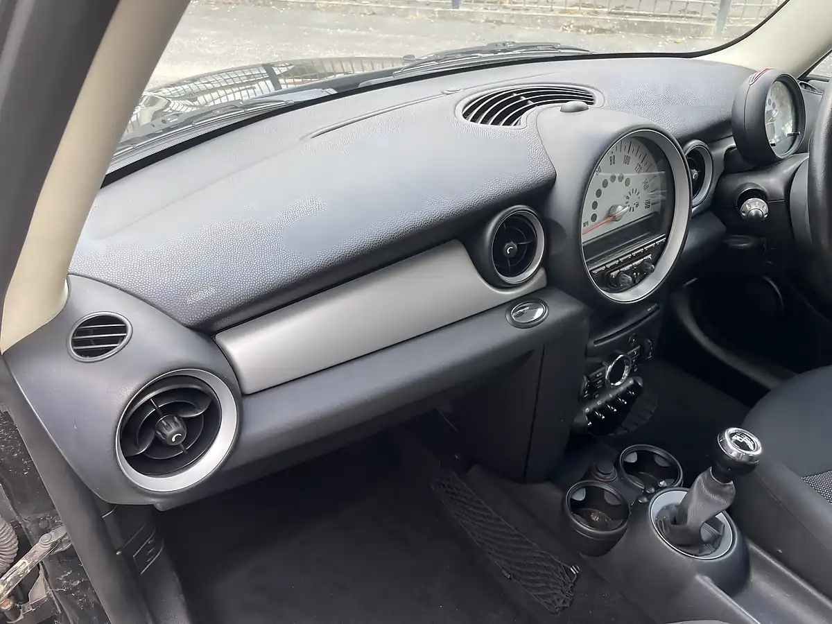 Used 2010 MINI Hatch One (pepper Pack) Midnight Black Metallic - Interior and Exterior details 12