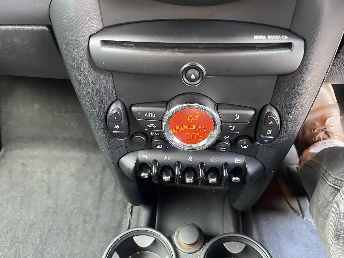Used 2010 MINI Hatch One (pepper Pack) Midnight Black Metallic - Interior and Exterior details 16