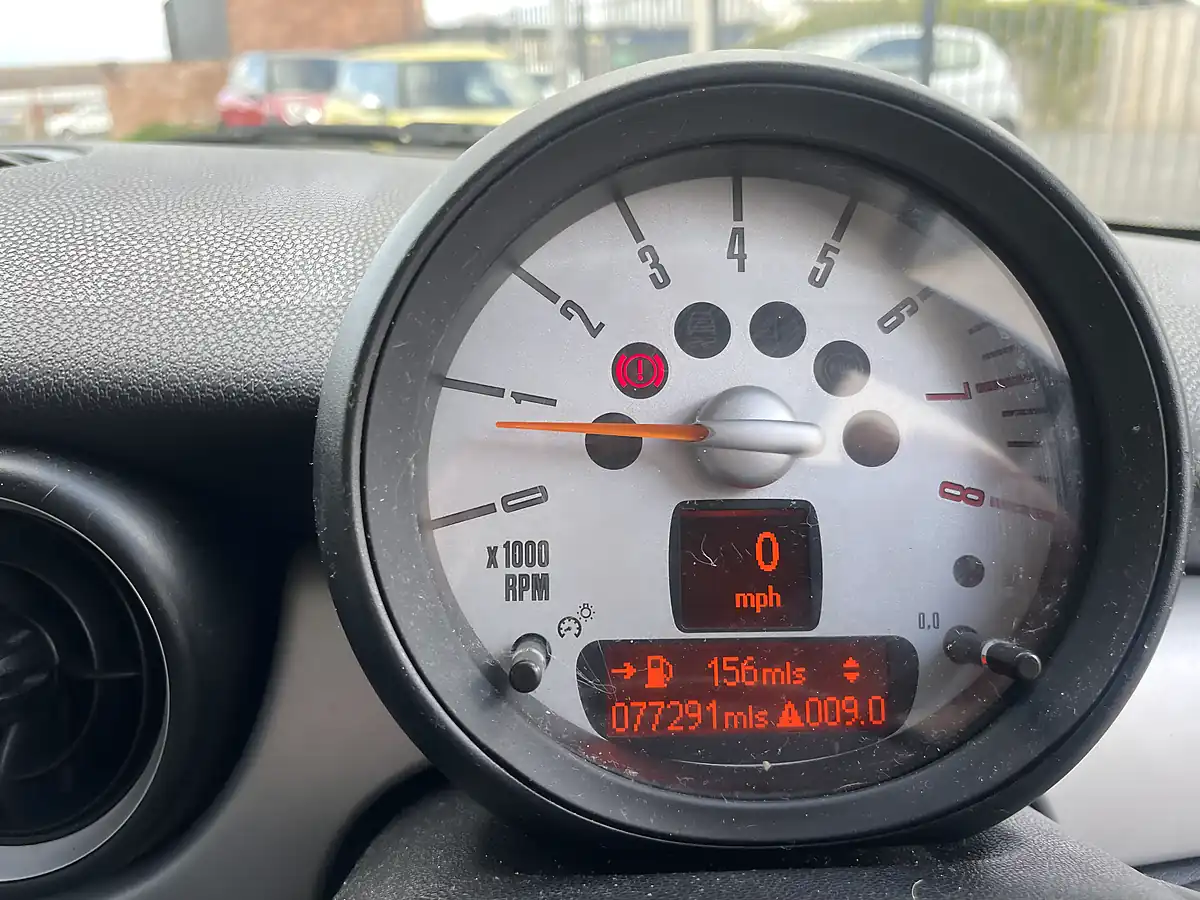 Used 2010 MINI Hatch One (pepper Pack) Midnight Black Metallic - Interior and Exterior details 19