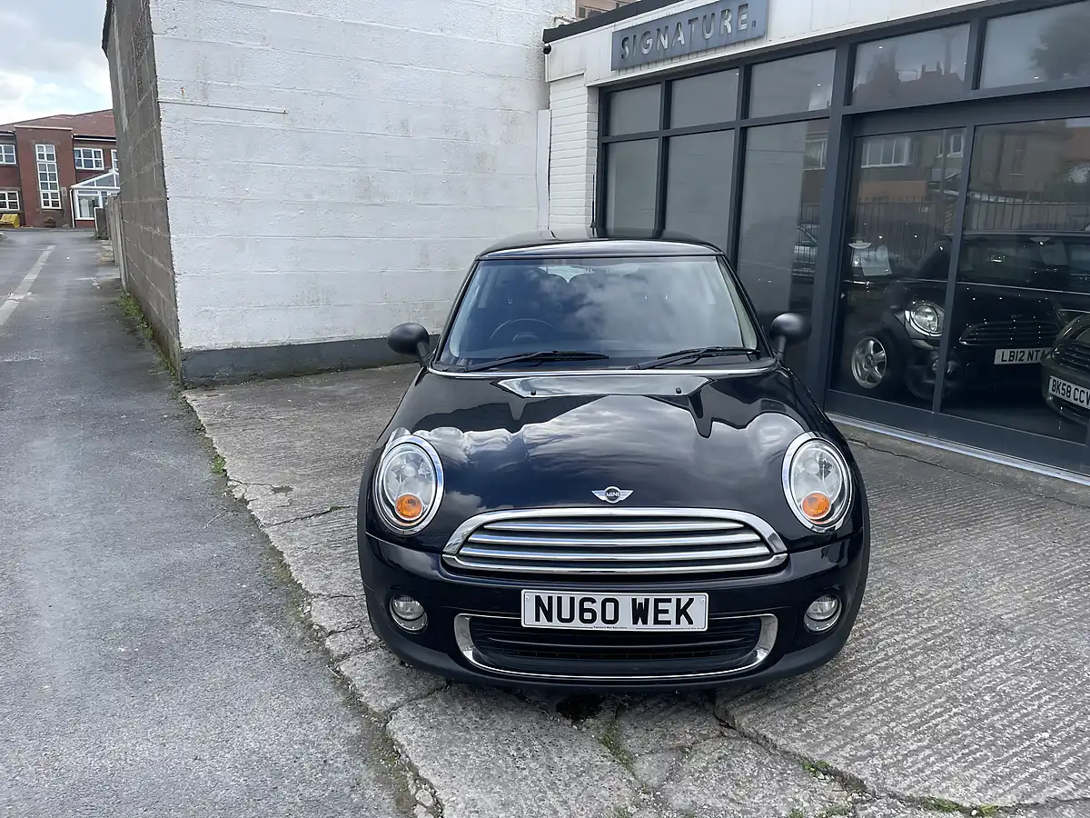 Used 2010 MINI Hatch One (pepper Pack) Midnight Black Metallic - Interior and Exterior details 3
