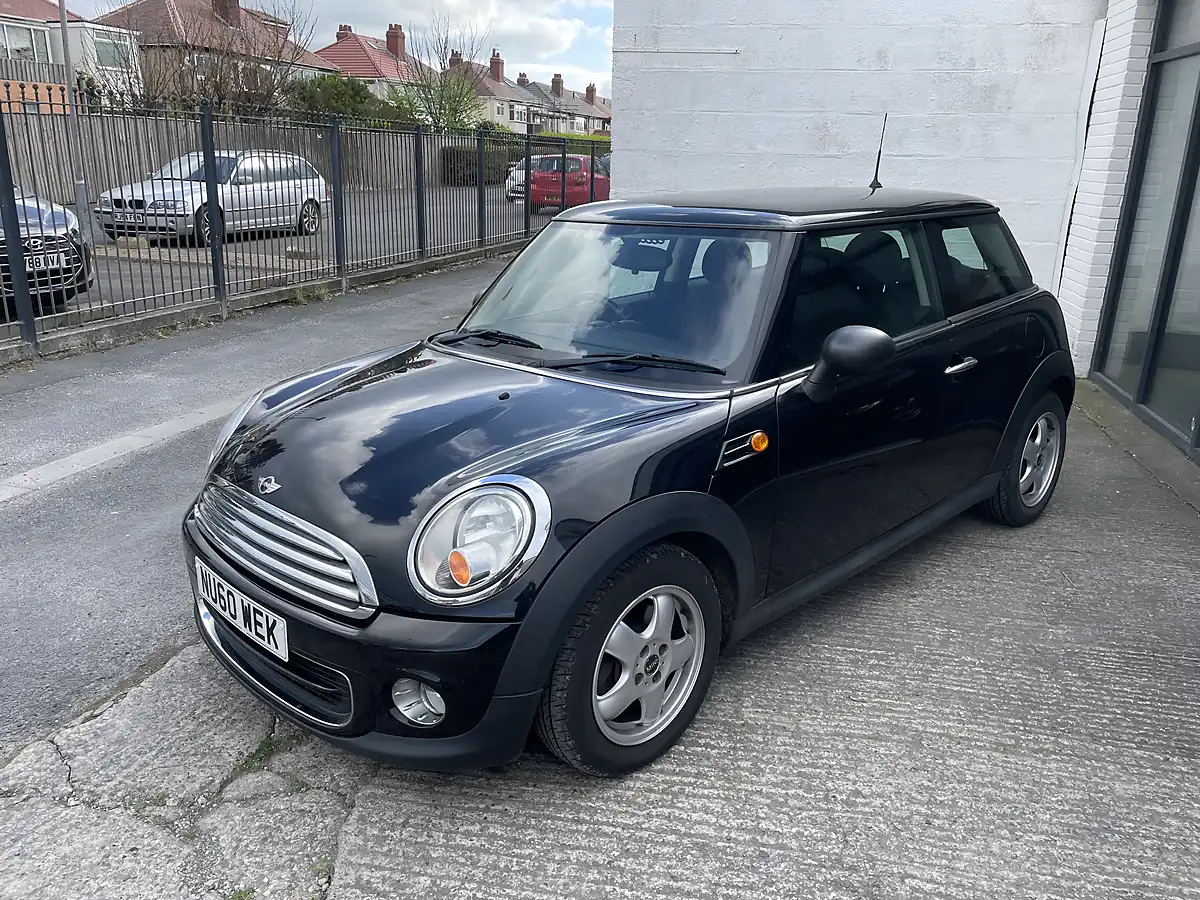 Used 2010 MINI Hatch One (pepper Pack) Midnight Black Metallic - Interior and Exterior details 4