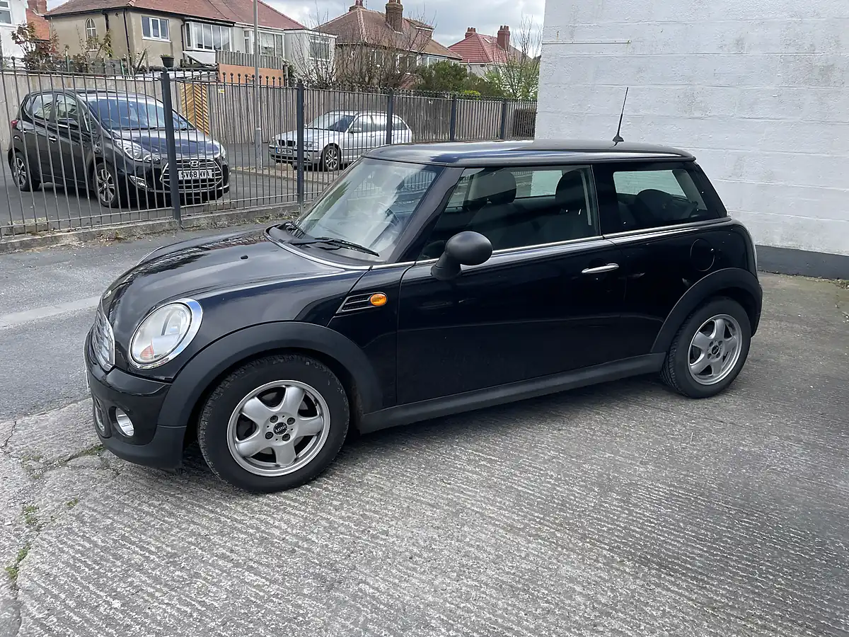 Used 2010 MINI Hatch One (pepper Pack) Midnight Black Metallic - Interior and Exterior details 5