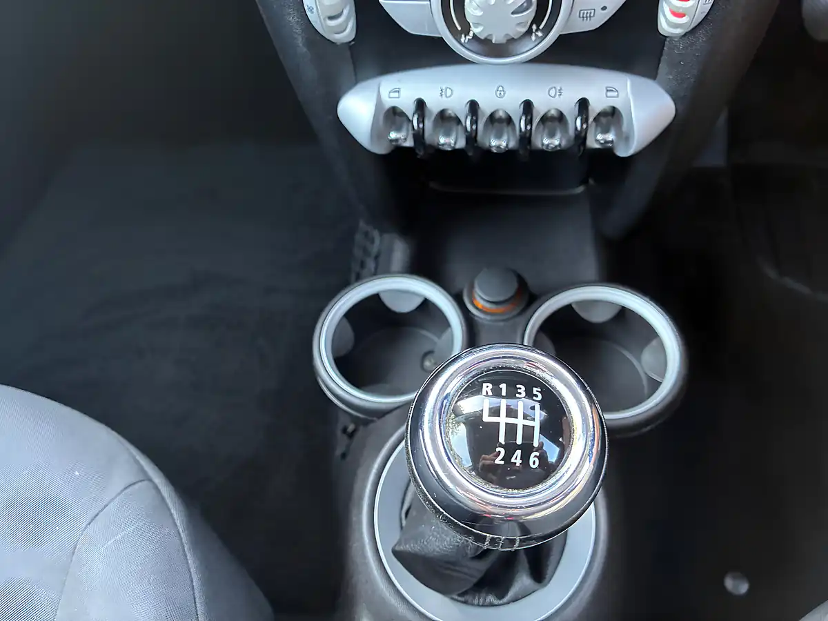 Used 2010 MINI Hatch One Silver - Interior and Exterior details 12