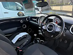 Used 2010 MINI Hatch One Silver - Interior and Exterior details 15