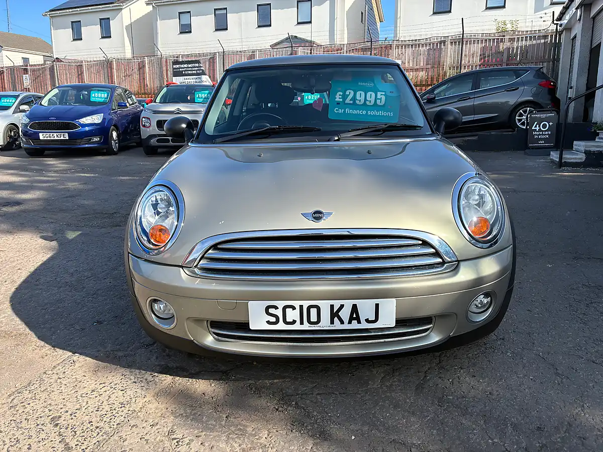 Used 2010 MINI Hatch One Silver - Interior and Exterior details 2