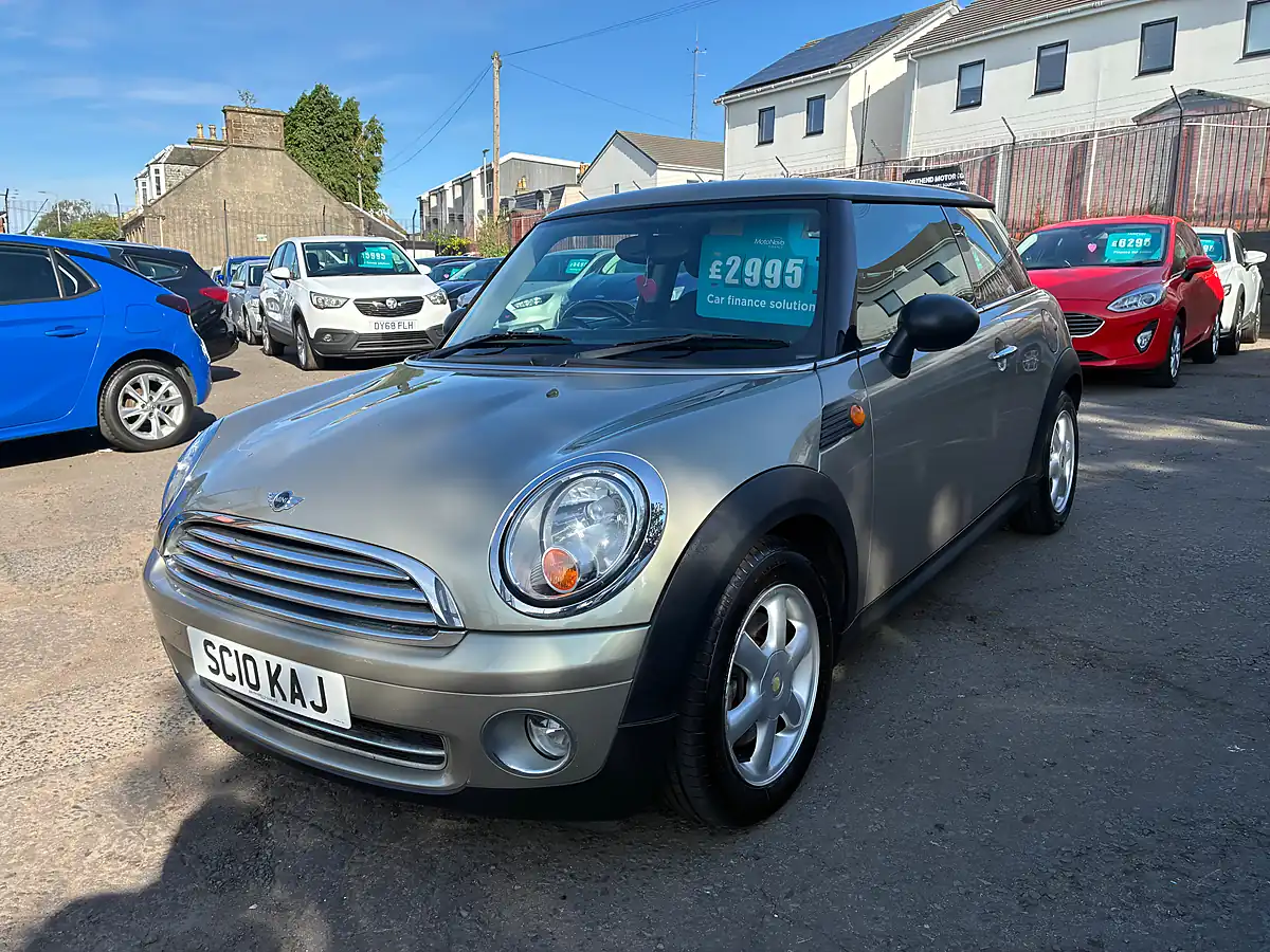 Used 2010 MINI Hatch One Silver - Interior and Exterior details 3
