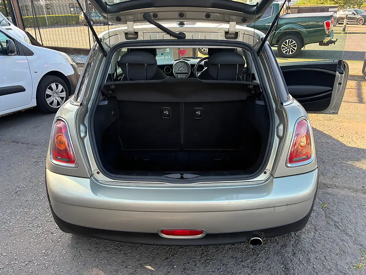 Used 2010 MINI Hatch One Silver - Interior and Exterior details 5