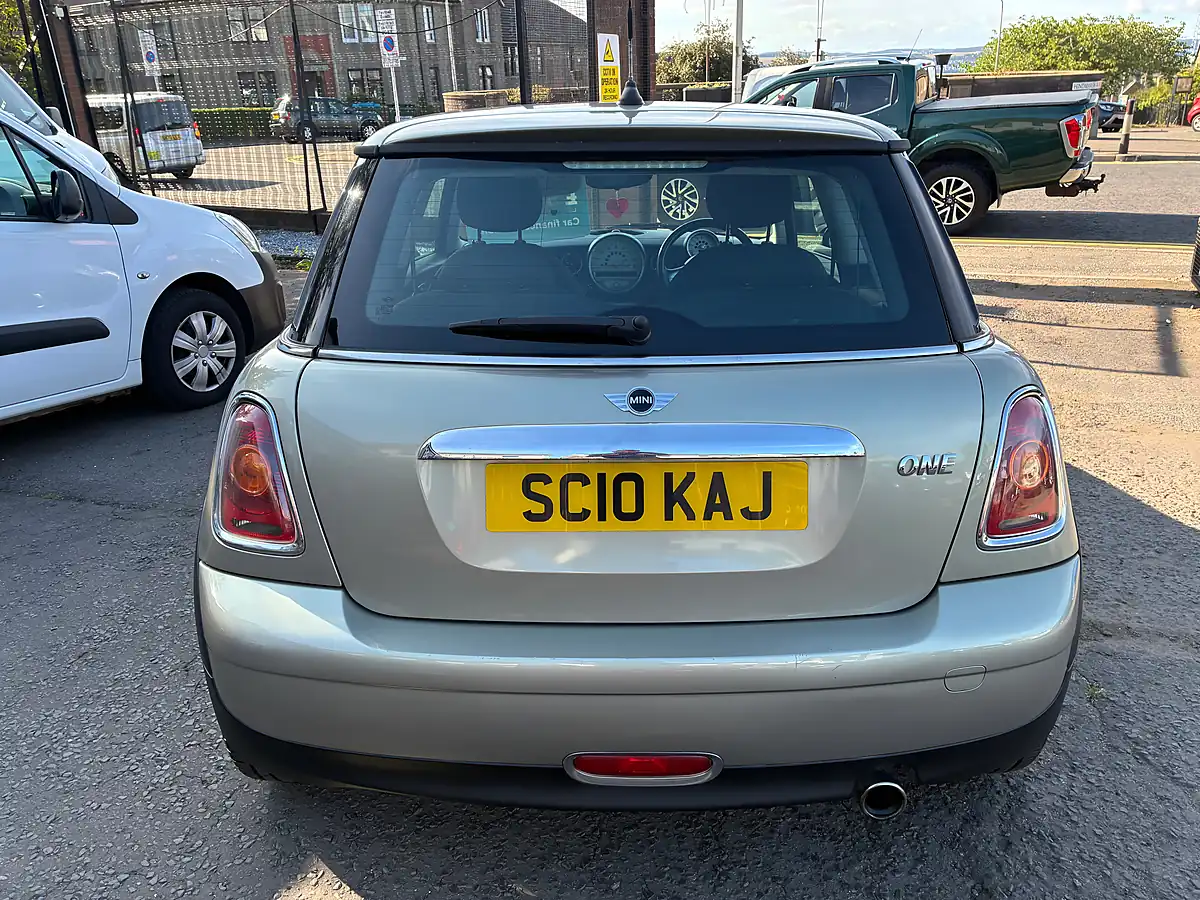 Used 2010 MINI Hatch One Silver - Interior and Exterior details 7