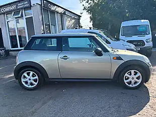 Used 2010 MINI Hatch One Silver - Interior and Exterior details 8