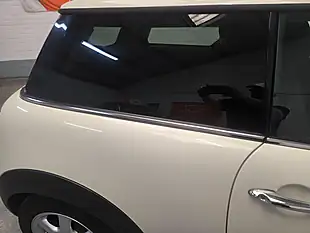 Used 2010 MINI Hatch One White - Interior and Exterior details 10